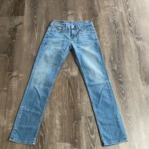 Men’s 511 blue Levi’s. Size-W29 L32 Modern slim fit, sits below waist.
